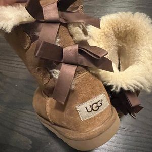Uggs Bailey size 2 girls